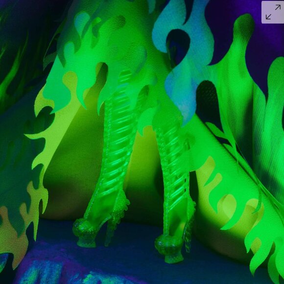 Mattel Creations - Disney Collector DARKNESS DESCENDS SERIES - Maleficent Doll - Picture 16 of 16